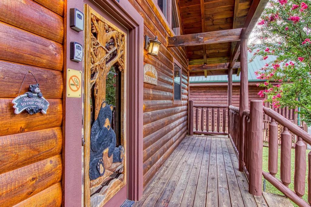 Always Kiss Me Goodnight- Hot Tub, You Get 1089 Of Free Area Attraction Tickets For Each Paid Day! Pigeon Forge Eksteriør billede